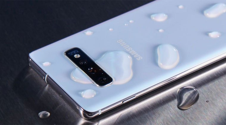 Samsung accused over water-resistant phone claims